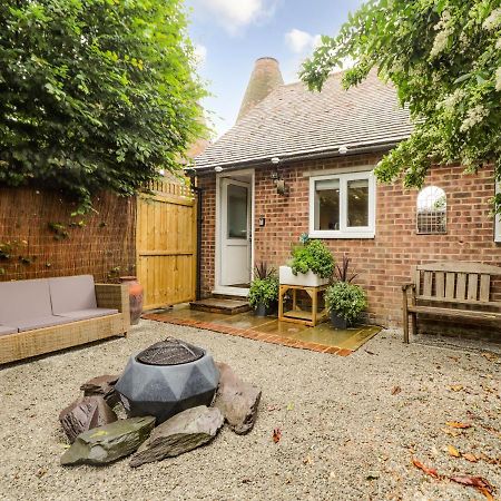 Ditsys Den Tonbridge Exterior photo