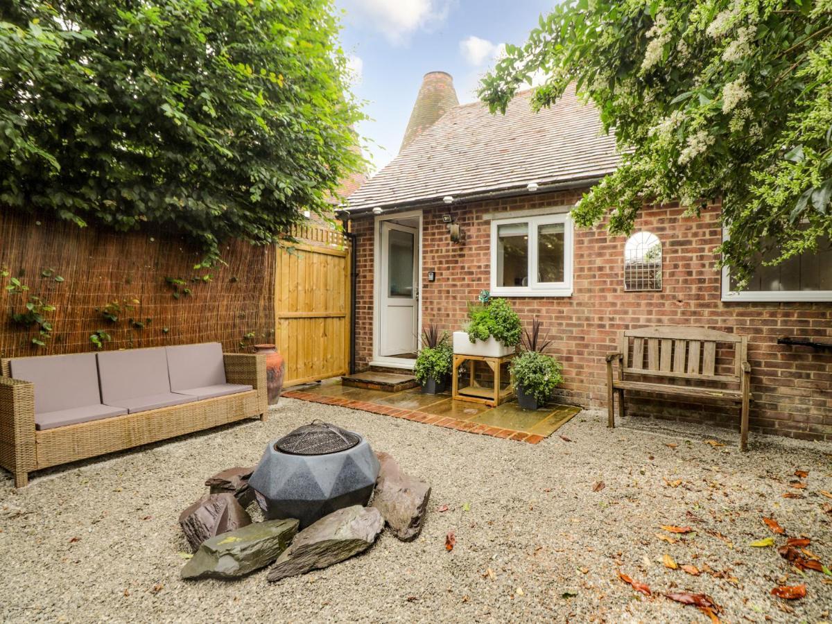 Ditsys Den Tonbridge Exterior photo